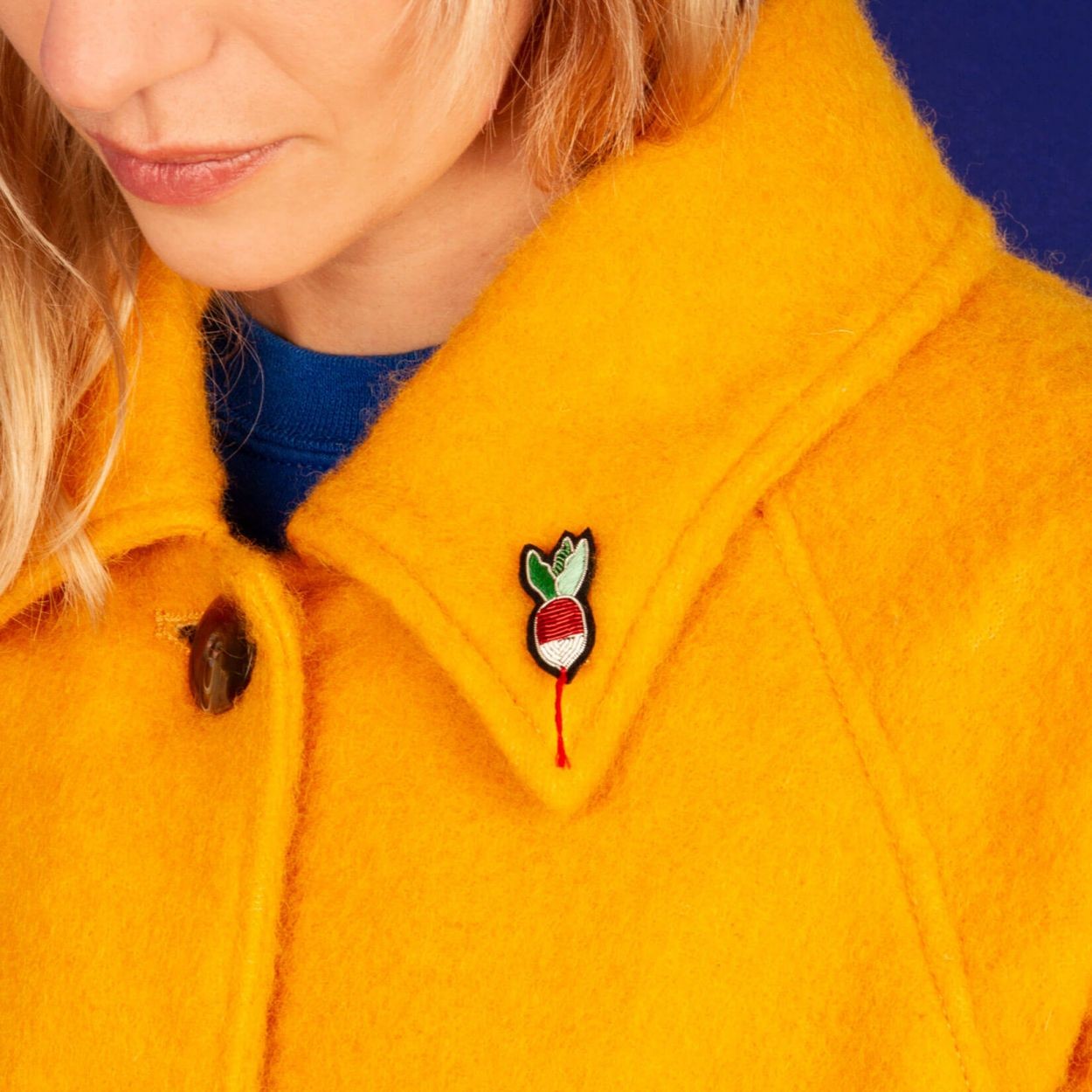 Broche Petit Radis Macon et Lesquoy - Maison James Close à Antibes